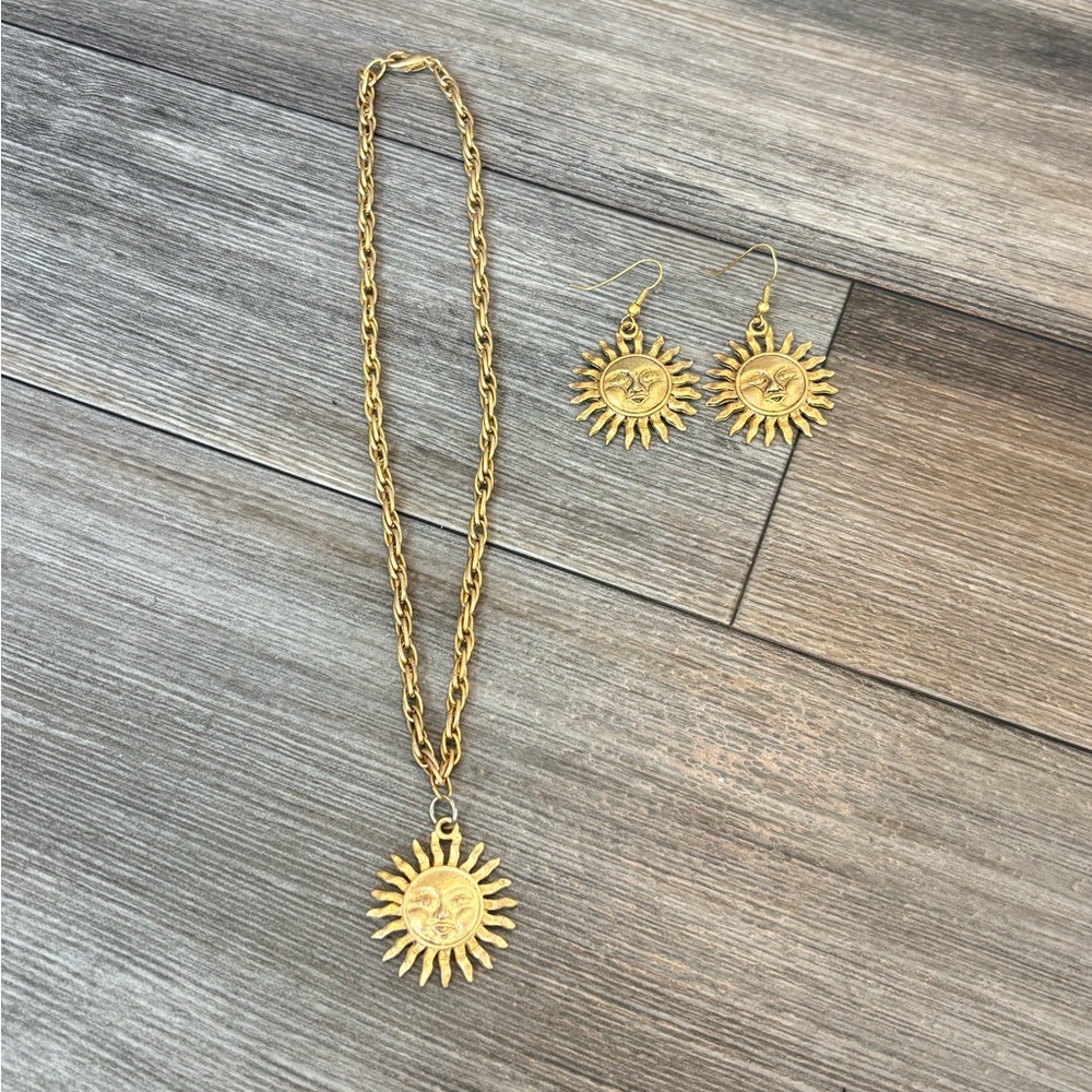Vintage Gold Express Necklace and Earring Set Y2K Sun with Face